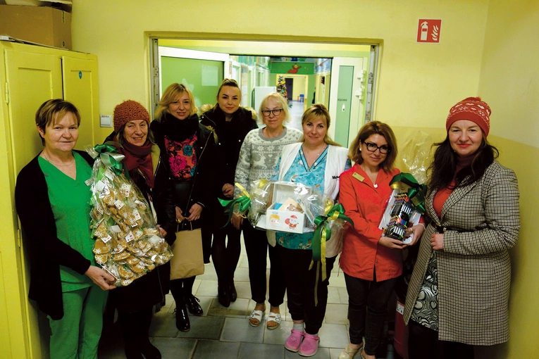 Przygotowane upominki przekazano personelowi szpitala.