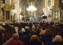 	Śpiewacy nie tylko wzbogacają liturgię, ale i promują miejscową tradycję muzyczną.