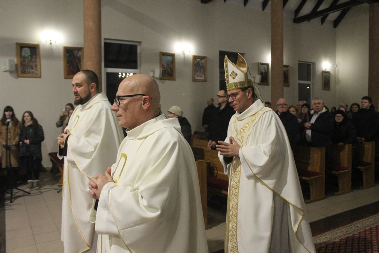 Ciechanów. Oazowe kolędowanie z biskupem