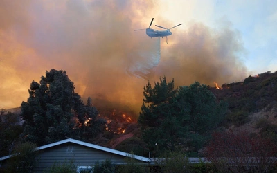 Śmigłowce w akcji gszenia pożarów w Los Angeles