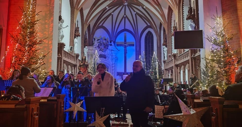 Radosne i ciepłe kolędowanie w Żarach