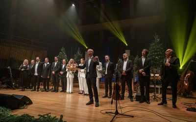 Zespół zapraszał do wspólnego kolędowania.