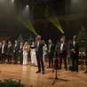 Zespół zapraszał do wspólnego kolędowania.