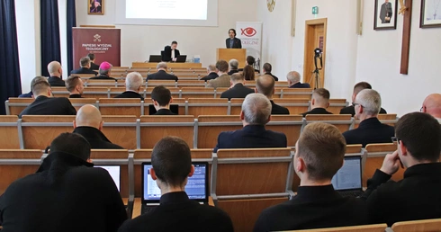 "Te dane pozwalają stanąć w prawdzie" - co wynika z badań nad religijnością?