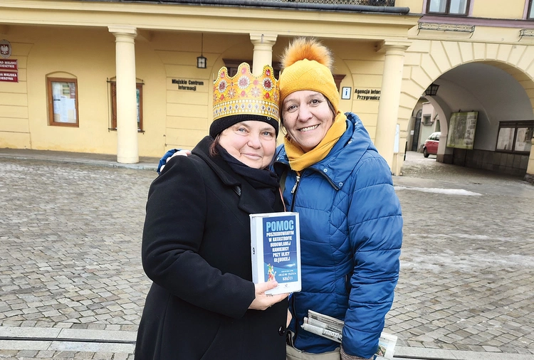 Cieszyńskie wolontariuszki Hospicjum im. Łukasza Ewangelisty, Aleksandra i Dorota, także wzięły udział w kweście.
