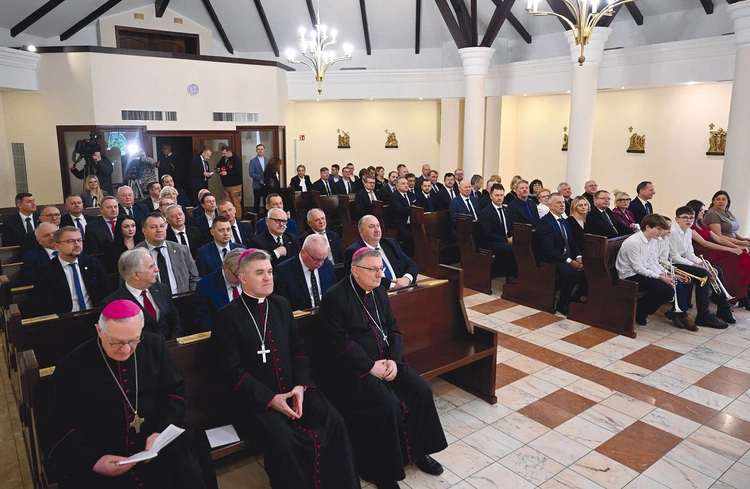 Kolędowanie w kaplicy Centrum Edukacyjno-Formacyjnego.