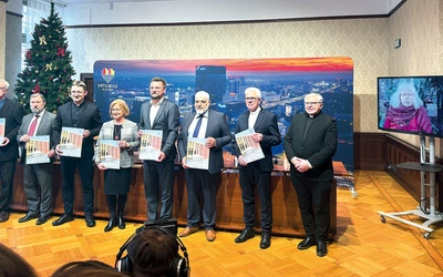 W konferencji prasowej promującej wydawnictwo wzięli udział przedstawiciele judaizmu, islamu i chrześcijaństwa. 