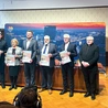 W konferencji prasowej promującej wydawnictwo wzięli udział przedstawiciele judaizmu, islamu i chrześcijaństwa. 