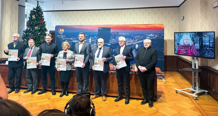 W konferencji prasowej promującej wydawnictwo wzięli udział przedstawiciele judaizmu, islamu i chrześcijaństwa. 