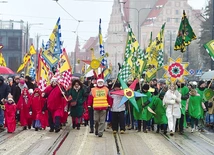 	Orszak spod ratusza udał się na plac Solidarności, do stajenki.