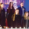 	Świąteczny repertuar zaprezentowała parafialna schola Perełki Wiary wraz z zaproszonymi gośćmi.