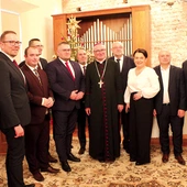 	Świąteczno-noworoczne spotkanie było okazją do podziękowania za współpracę oraz przedstawienia projektów związanych z obchodami 950-lecia Kościoła płockiego.