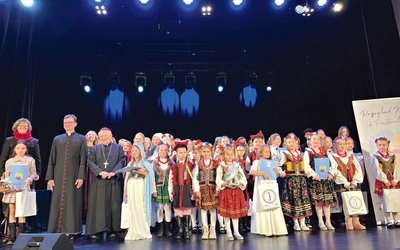 	Laureatami konkursu zostali soliści i zespoły, które zachwyciły wyjątkowymi interpretacjami bożonarodzeniowych utworów.