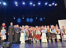 	Laureatami konkursu zostali soliści i zespoły, które zachwyciły wyjątkowymi interpretacjami bożonarodzeniowych utworów.