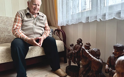 Jan Mielniczyn zaczął rzeźbić na Syberii.