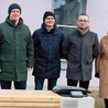 	Dzieło odsłonili (od lewej): Maciej Stępnikowski, Sebastian Pawłowski, Michał Staniak i Barbara Łopyta.