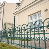 Budynek przy ul. Modlińskiej 257 właśnie został przywrócony do dawnej świetności.