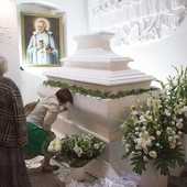 Msze św. odprawiane będą przy grobie założyciela marianów.