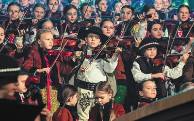 	Mała Armia Janosika liczy około 300 członków i jest największym góralskim zespołem w Polsce.