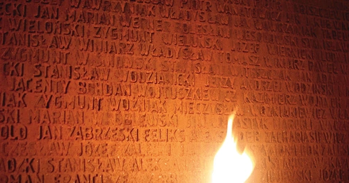Rocznik katyński z uwagami współczesnymi