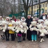 „Jazda z Watykanu do granicy zajęła mi 25 godzin”. Kard. Krajewski przekazał Ukraińcom szpital od papieża