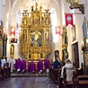 Świątynia Wniebowzięcia NMP w Żukowie to nie tylko miejsce kultu, ale również skarbiec, który zachwyca bogactwem artystycznym i historycznym.