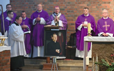 Nagła śmierć kapłana zasmuciła straszynian, ale jego dzieła zostaną z nimi na zawsze.