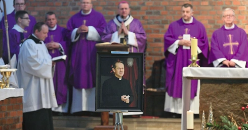 Nagła śmierć kapłana zasmuciła straszynian, ale jego dzieła zostaną z nimi na zawsze.