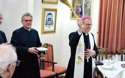 Pasterze poruszają z kapłanami tematy ważne dla życia archidiecezji gdańskiej.