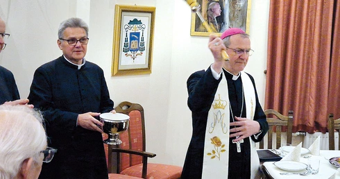 Pasterze poruszają z kapłanami tematy ważne dla życia archidiecezji gdańskiej.