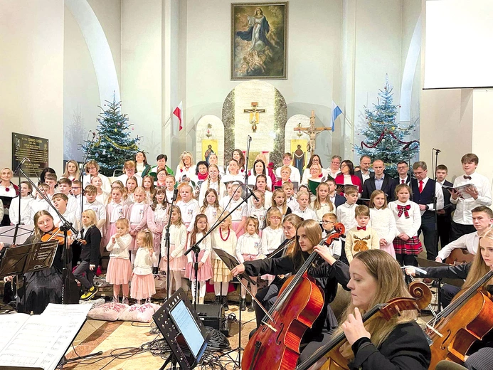 Koncert kolęd w Skierniewicach od kilku lat jest wyczekanym spotkaniem, pełnym wzruszeń, uśmiechów i przede wszystkim modlitwy.