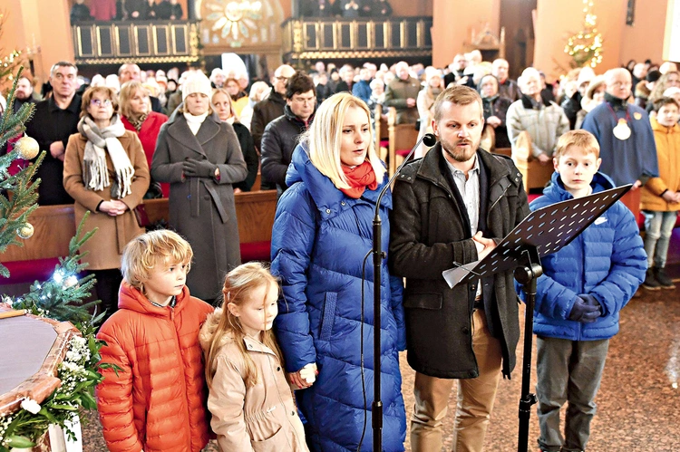 	Kasia i Damian są małżeństwem od 14 lat. Mają dwóch synów: 13-letniego Czesia i 9-letniego Rysia oraz córkę, 7-letnią Martę.