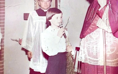 	Wizytacja w kościele w Kijach i powitanie dziewięcioletniej Ewy  Wykręt.