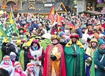 Na wrocławskim rynku wydarzenie zwieńczyły pokłon i wspólne kolędowanie z zespołem Arka Noego.