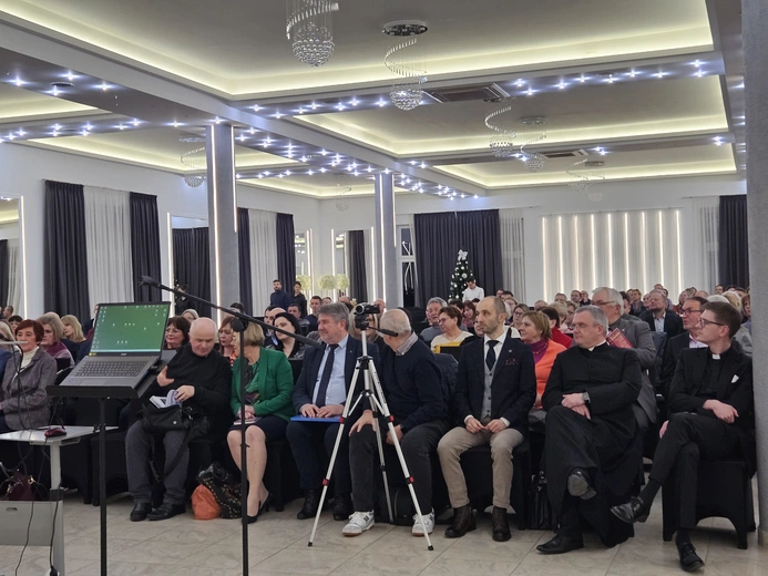 Konferencja o zmianach w polskiej szkole w Mielcu