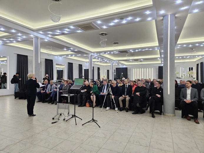 Konferencja o zmianach w polskiej szkole w Mielcu