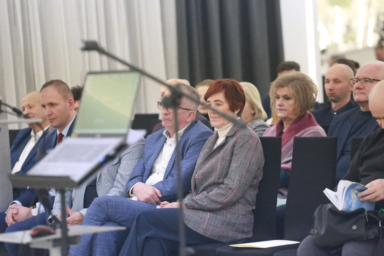 Konferencja o zmianach w polskiej szkole w Mielcu