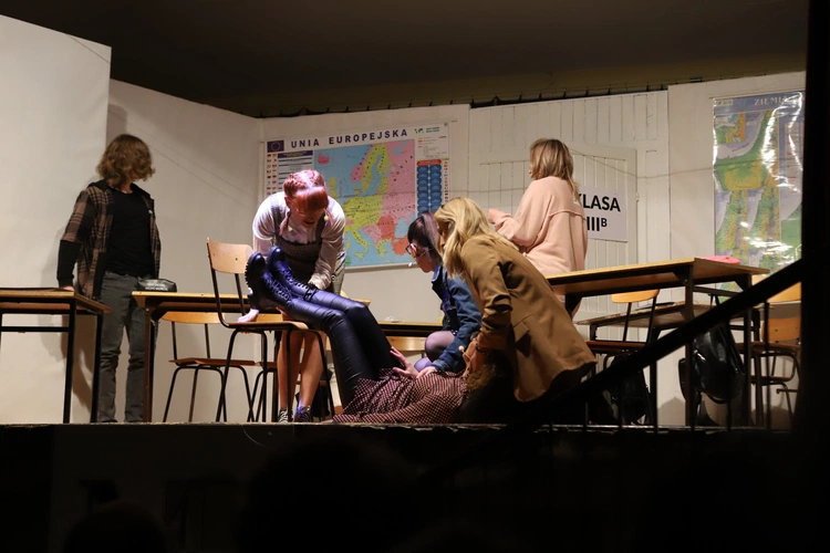 Spektakl "To dziecko" (Nie)Zwykłego Teatru na Korabce