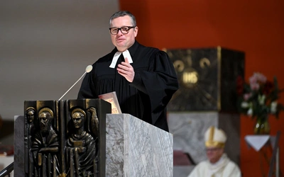 W Modlitwie Pańskiej Boga nazywamy Tatusiem
