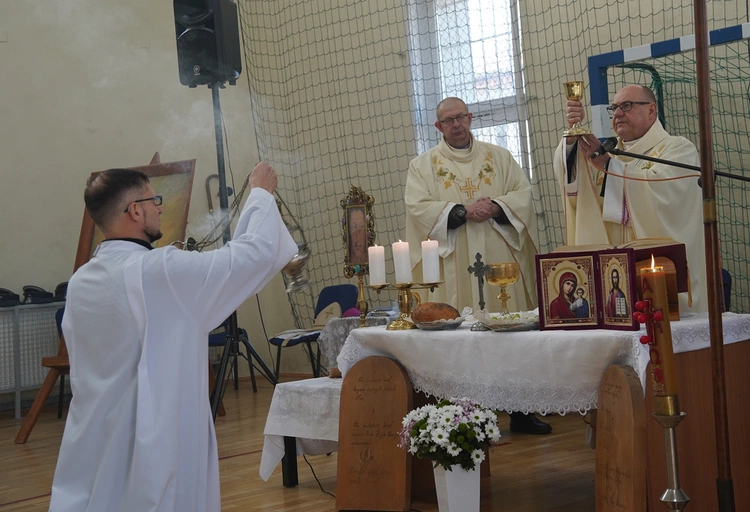 Miejsce miłosierdzia za kratami