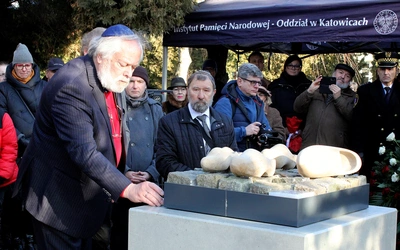 Stoimy tutaj dziś, żeby prosić o przebaczenie