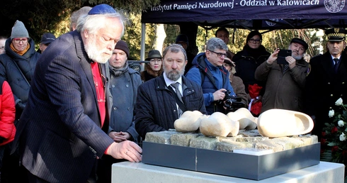 Stoimy tutaj dziś, żeby prosić o przebaczenie