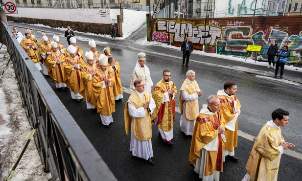 W procesji do katedry w Oslo