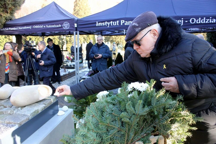 Odsłonięcie monumentu pamięci ofiar marszu śmierci