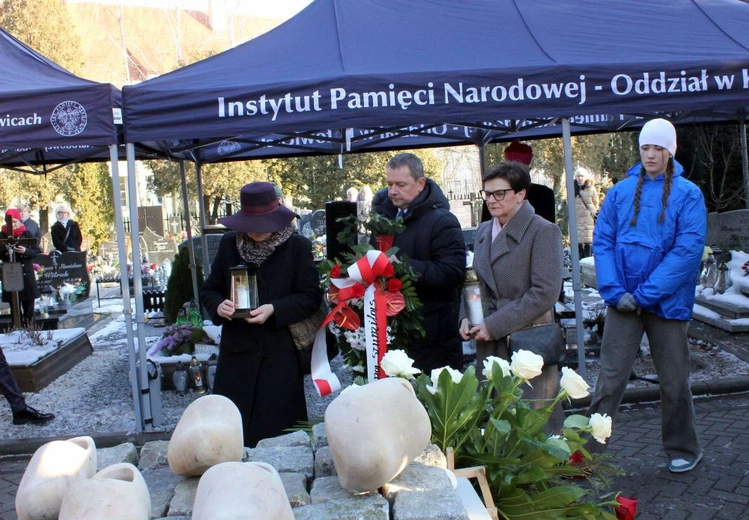 Odsłonięcie monumentu pamięci ofiar marszu śmierci