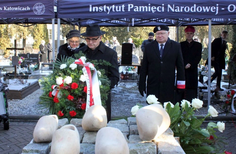 Odsłonięcie monumentu pamięci ofiar marszu śmierci