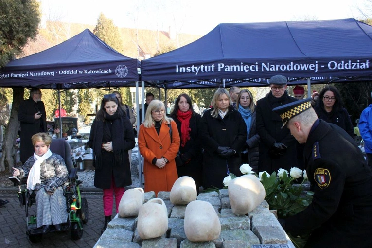 Odsłonięcie monumentu pamięci ofiar marszu śmierci