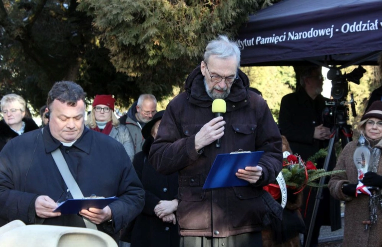 Odsłonięcie monumentu pamięci ofiar marszu śmierci