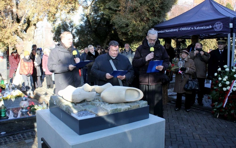 Odsłonięcie monumentu pamięci ofiar marszu śmierci