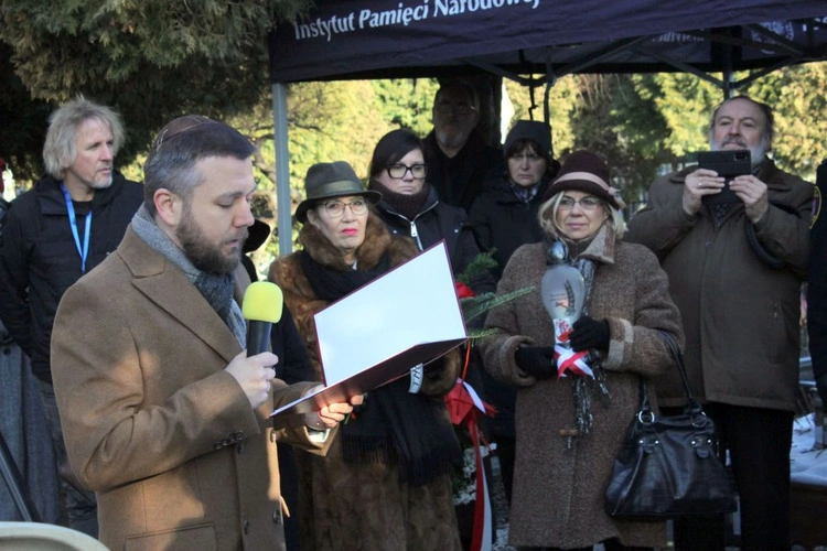 Odsłonięcie monumentu pamięci ofiar marszu śmierci